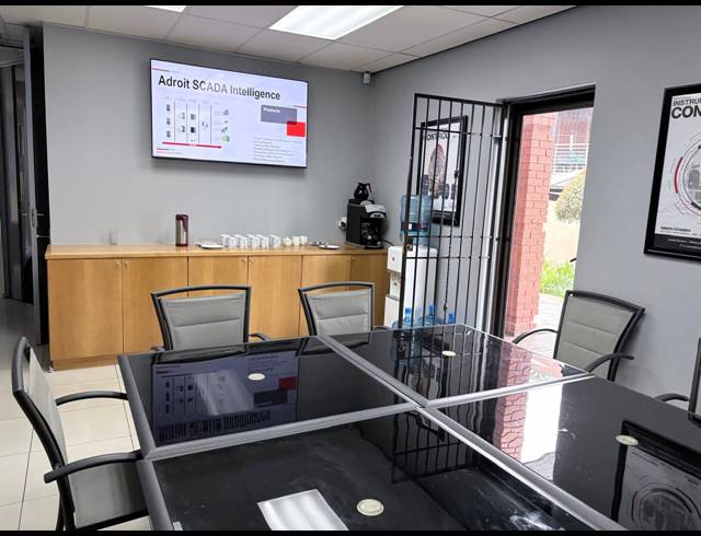 700M² OFFICE FOR SALE IN FOURWAYS